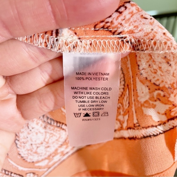 New Vince Camuto Mosaic Seas Popover Button Semi-sheer Blouse in Soft Cream - Picture 7 of 8